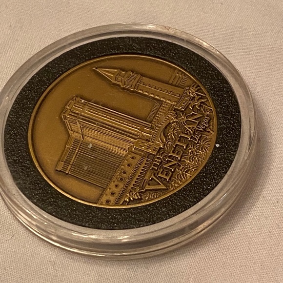 Collectible Venetian Guggenheim Las Vegas 🪙 Coin - Picture 6 of 14